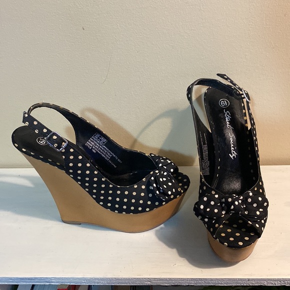 Black and white polka dot peep toe wedge heels - Picture 2 of 6